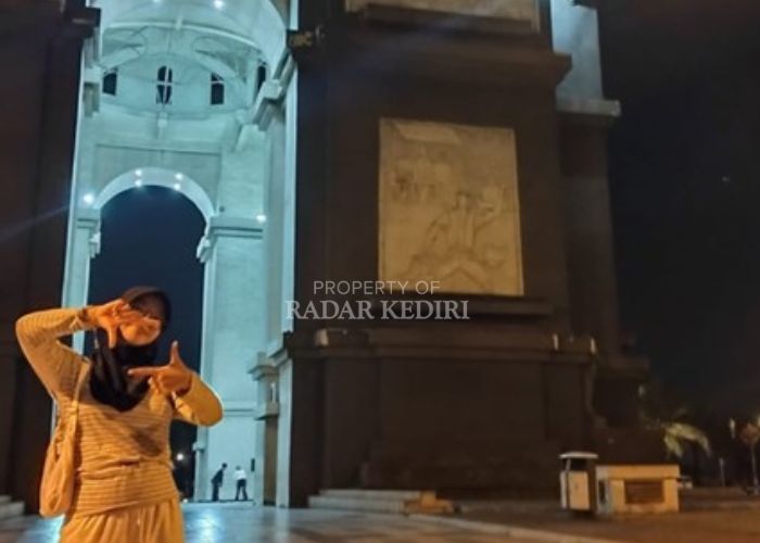 Monumen Simpang Lima Gumul.