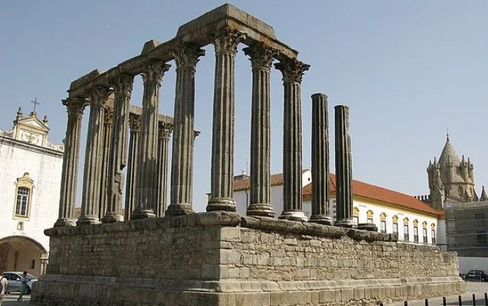 Kuil Romawi &Eacute;vora