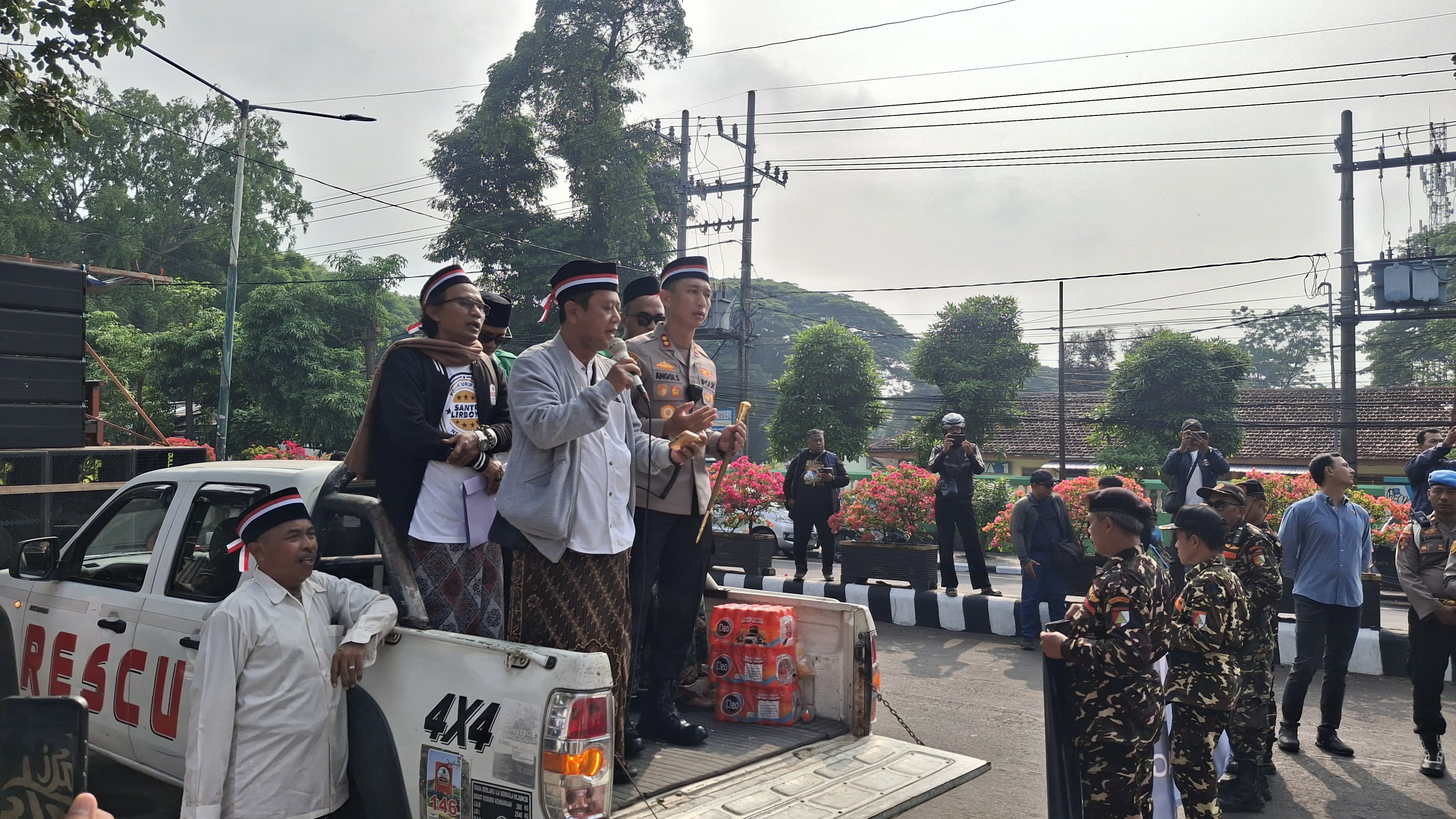 Gus Ab memimpin long march Himasal.