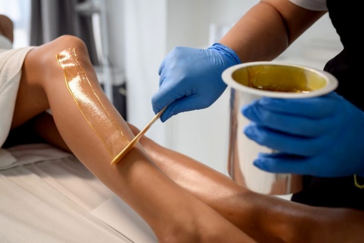Proses Waxing di Klinik Kecantikan
