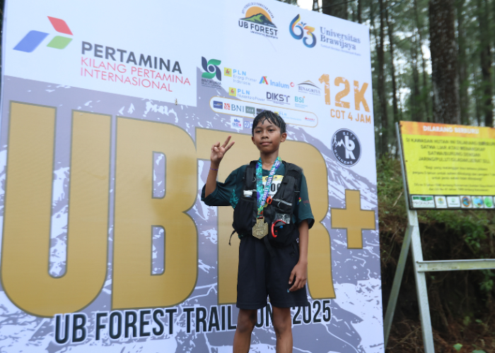 Rayyan, 12, berhasil menaklukkan medan terjal dan licin di UB Forest Trail Run.
