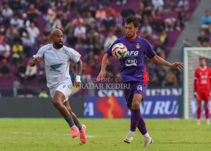 Persik Kediri vs PSM Makassar.