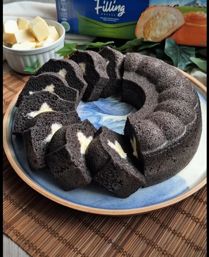 Bolu ketan hitam isi keju