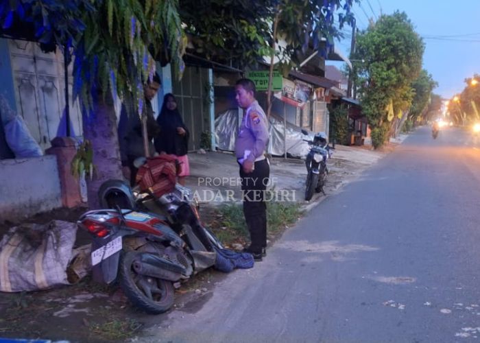 Polisi mendatangi TKP kecelakaan lalu lintas.