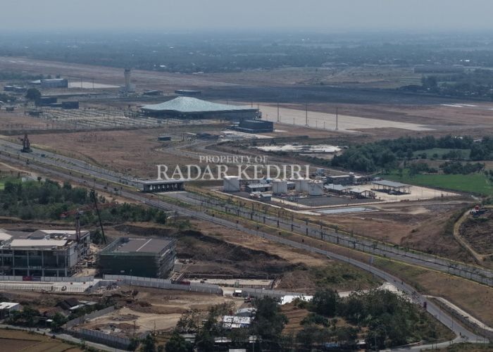 SIAP BEROPERASI LAGI: Bandara Dhoho Kediri tampak dari atas.
