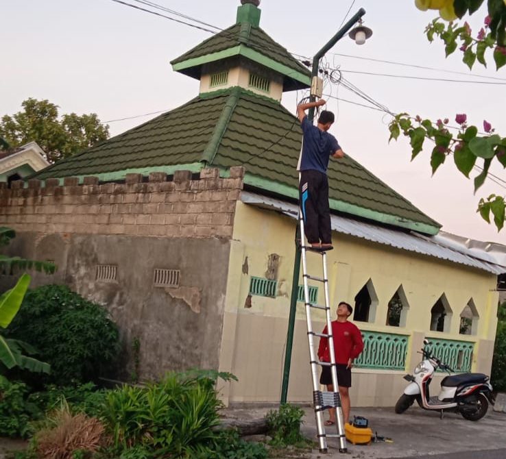 Pemasangan Wifi anggota Bumdes Totok Kerot Makmur (Dok. Pemdes Bulupasar)