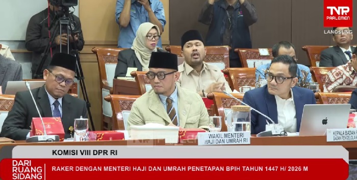 SERIUS. Wakil Menteri Haji dan Umrah Dahnil Anhar mewakili pemerintah saat pembahasan biaya haji bersama Komisi VIII DPRRI 29 Oktober 2029