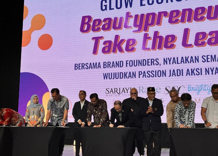 UB dan partner tanda tangan MoU.