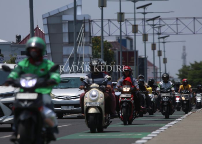 RAMAI: Arus lalu lintas di Kota Kediri.