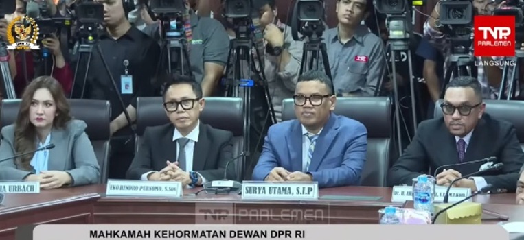 Nava Urbach, Eko Patrio, Uya Kuya dan Ahmad Sahroni saat pembacaan putusan sidang MKD 5 November 2025