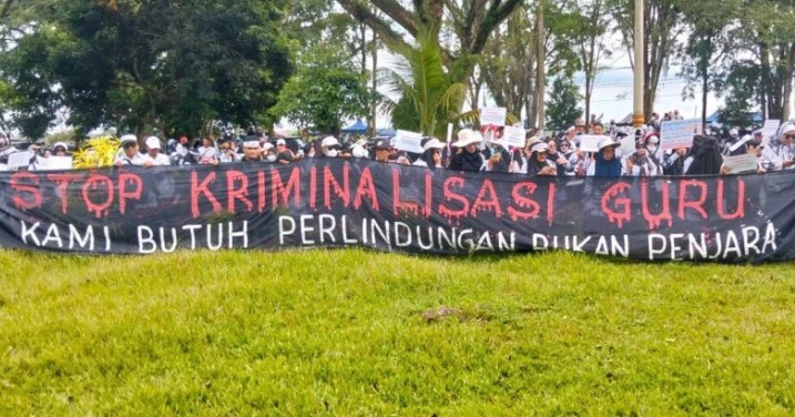 Demo guru di Luwu tuntut stop kriminalisasi
