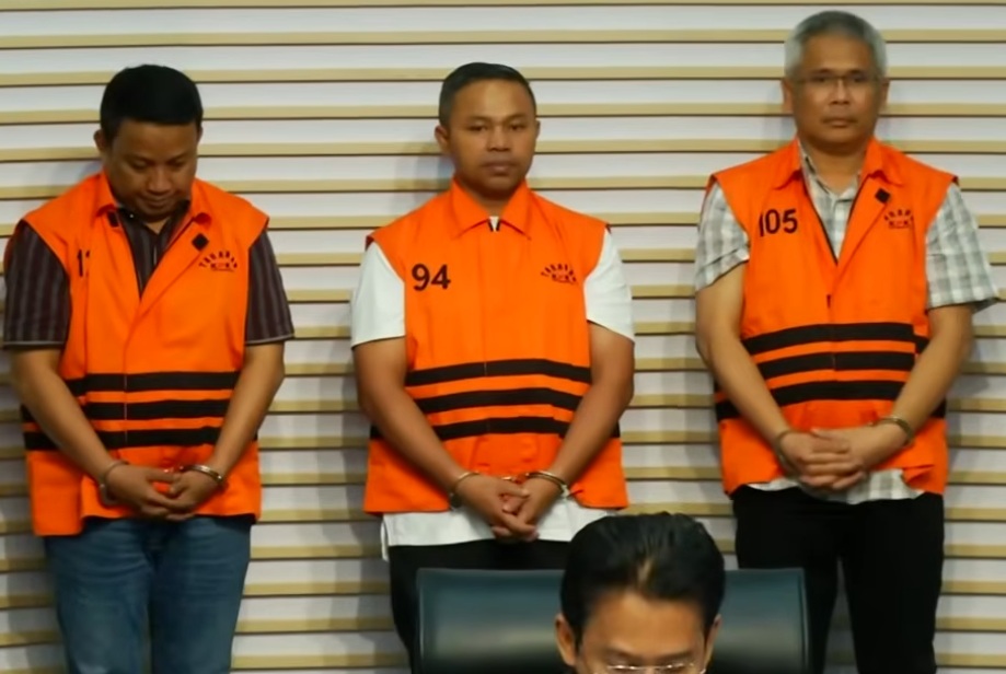 Gubernur Riau ditankap KPK. Diduga moud jatah preman 7 M