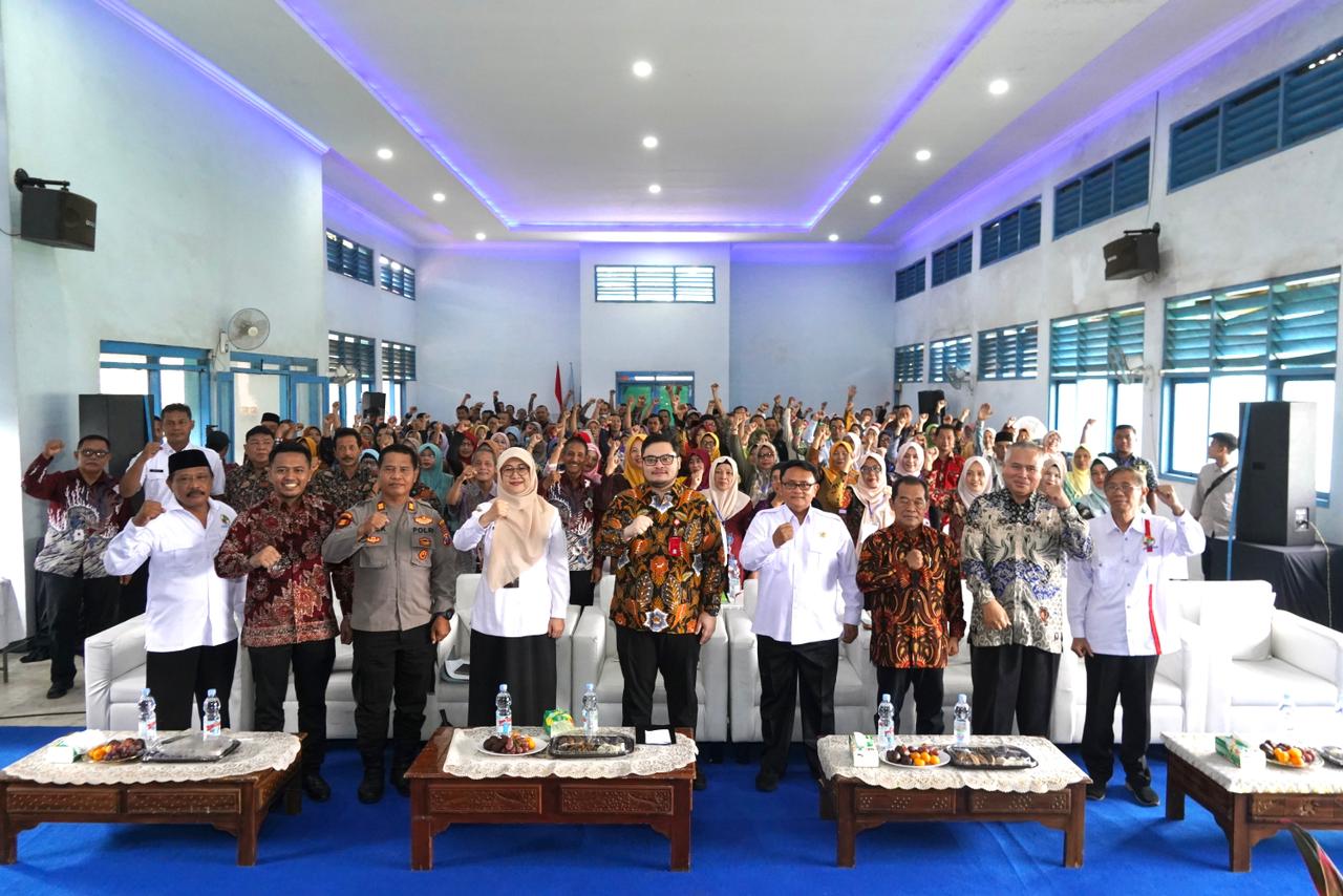 MUSDA: Mas Dhito dan jajaran Dekopinda Kabupaten Kediri berfoto bersama saat musyawarah daerah pada Rabu lalu (5/11).