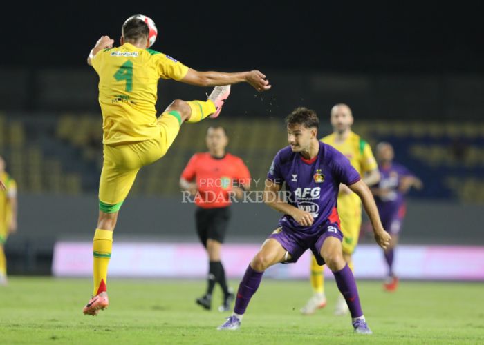 Persik Kediri vs Persebaya Surabaya.