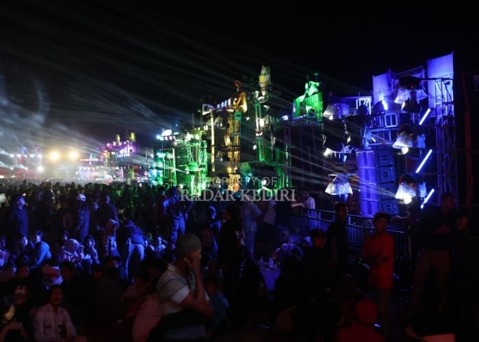GANGGU PENERBANGAN: Battle sound horeg yang digelar di dekat landasan pacu Bandara Dhoho pada November 2024 lalu dipastikan tidak bisa dilaksanakan lagi ke depan karena mengganggu pandangan pilot
