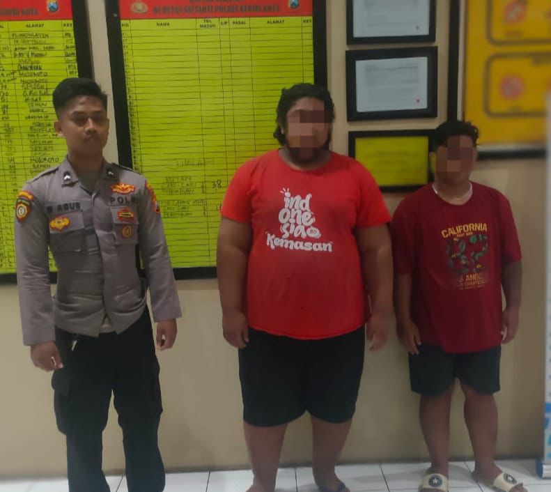 DIBUI: Kakak adik asal Kelurahan Jagalan ini harus mendekam di tahanan Polsek Kediri Kota.