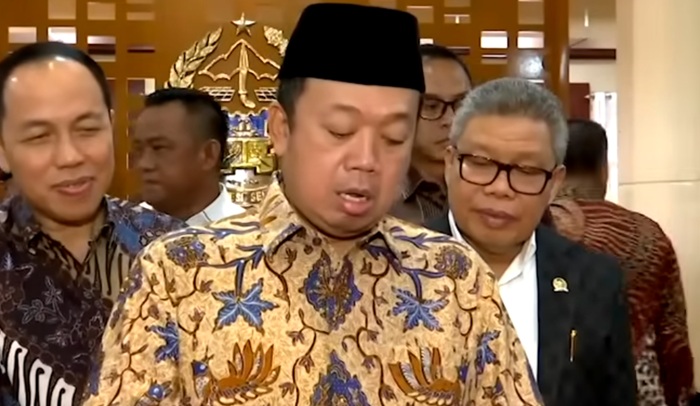 Menteri ATR  Nusron Wahid saat memberi keterangan di Makassar