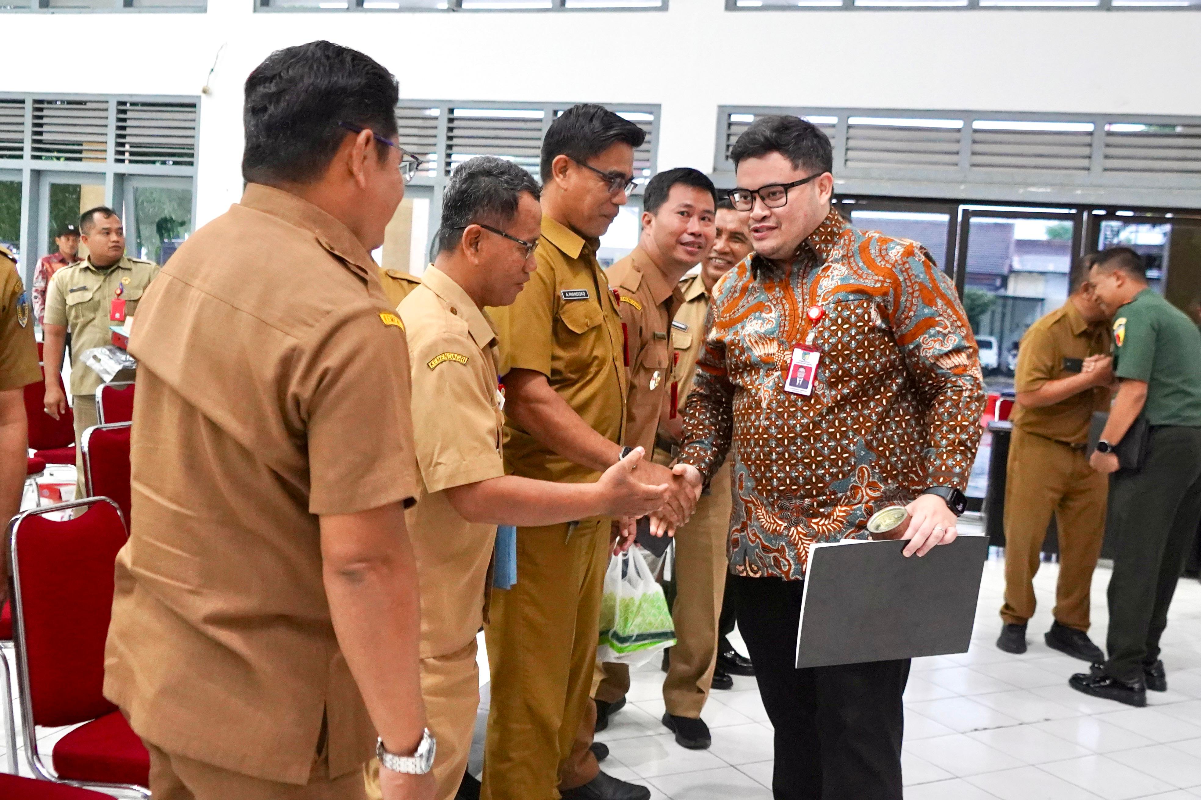 Mas Dhito menyapa sejumlah kepala OPD dan forkopimcam di kabupaten Kediri