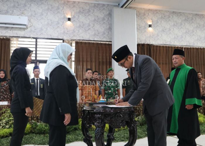 Yuzar Rasyid resmi dilantik sebagai anggota pengganti antar waktu (PAW).