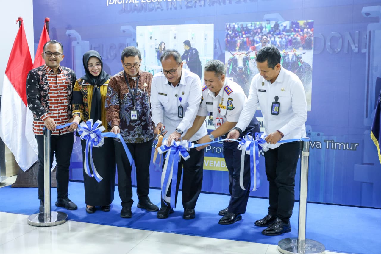 Kanwil Imigrasi Jawa Timur saat meluncurkan DE IMEJ di Bandara Juanda, Selasa (18/11/2025)