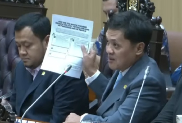 Habiburokhman, Ketua Komisi III DPR RI saat jumpa pers di gedung DPR 18 November 2025