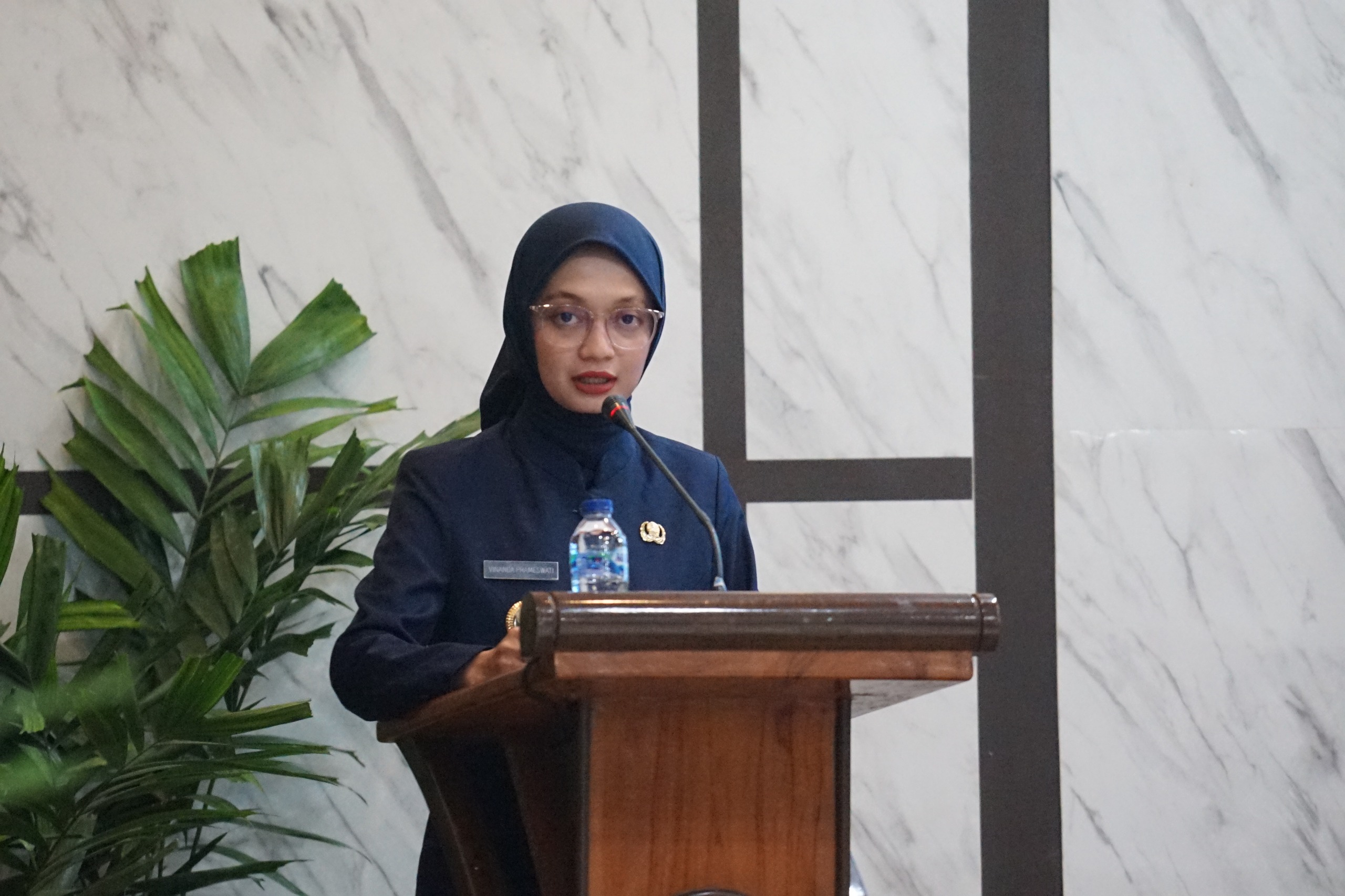 LUGAS: Wali Kota Kediri Vinanda Prameswati menjelaskan nota keuangan RAPBD 2026 di rapat paripurna DPRD Kota Kediri pada Senin (17/11) lalu.