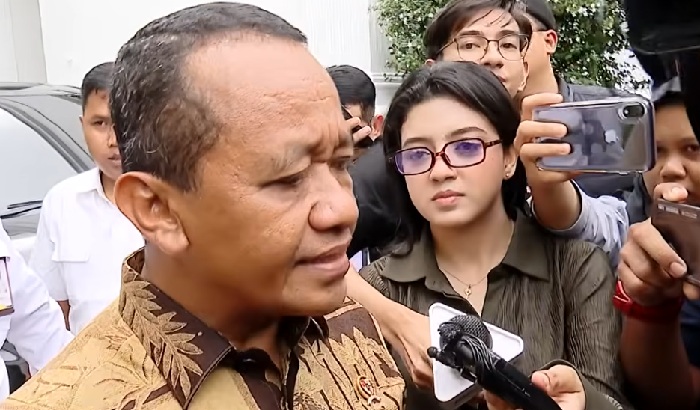 Menteri ESDM Bahlil Lahadalia usai dipanggil Presiden 20 November 2025