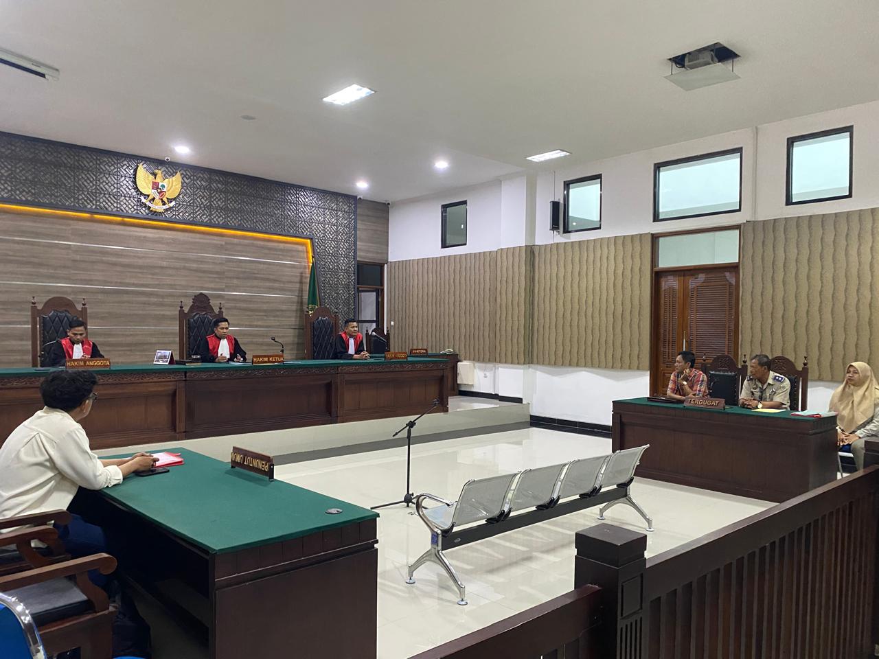 MEDIASI: Situasi ruang sidang gugatan pertanahan di pengadilan negeri Kediri.