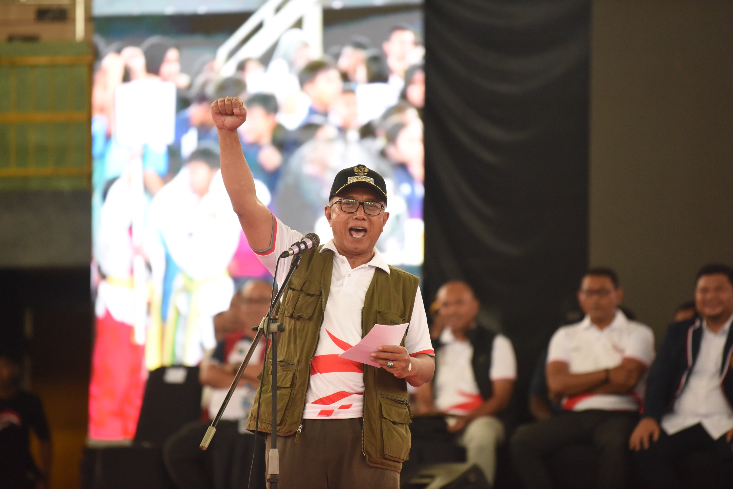 BERI SEMANGAT: Wawali Qowimuddin memberikan sambutan dalam pembukaan Kejuaraan Taekwondo Grade B Jatim Open 2025 di GOR Jayabaya pada Sabtu (22/11) lalu.