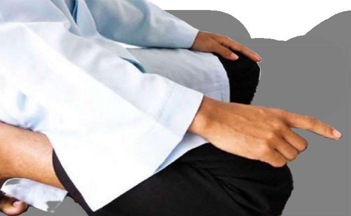 TASYAHUD. Jari telunjuk kanan dikembankan, yang lain menggenggam
