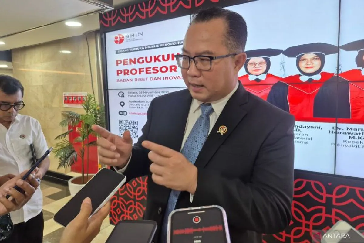 epala Badan Riset dan Inovasi Nasional (BRIN) Arif Satria ditemui di sela-sela Sidang Terbuka Majelis Pengukuhan Profesor Riset BRIN di Jakarta, Selasa (25/11/2025)