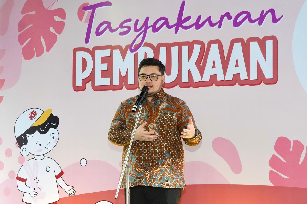 TINGKATKAN KINERJA PEGAWAI: Mas Dhito memberikan sambutan dalam pembukaan Daycare Padmakara di Jl Soekarno-Hatta Katang yang akan mengasuh anak-anak pegawai Pemkab Kediri. Fasilitas pengasuhan ini unt