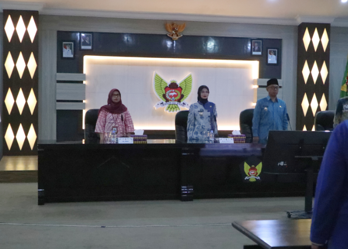 CEK PROGRAM: Plt Asisten Deputi Kesehatan Gizi dan Pembangunan Keluarga Deputi Bidang Dukungan Kebijakan Peningkatan Kesejahteraan dan Pembangunan Sumber Daya Manusia Setwapres Siti Alfiah usai membah