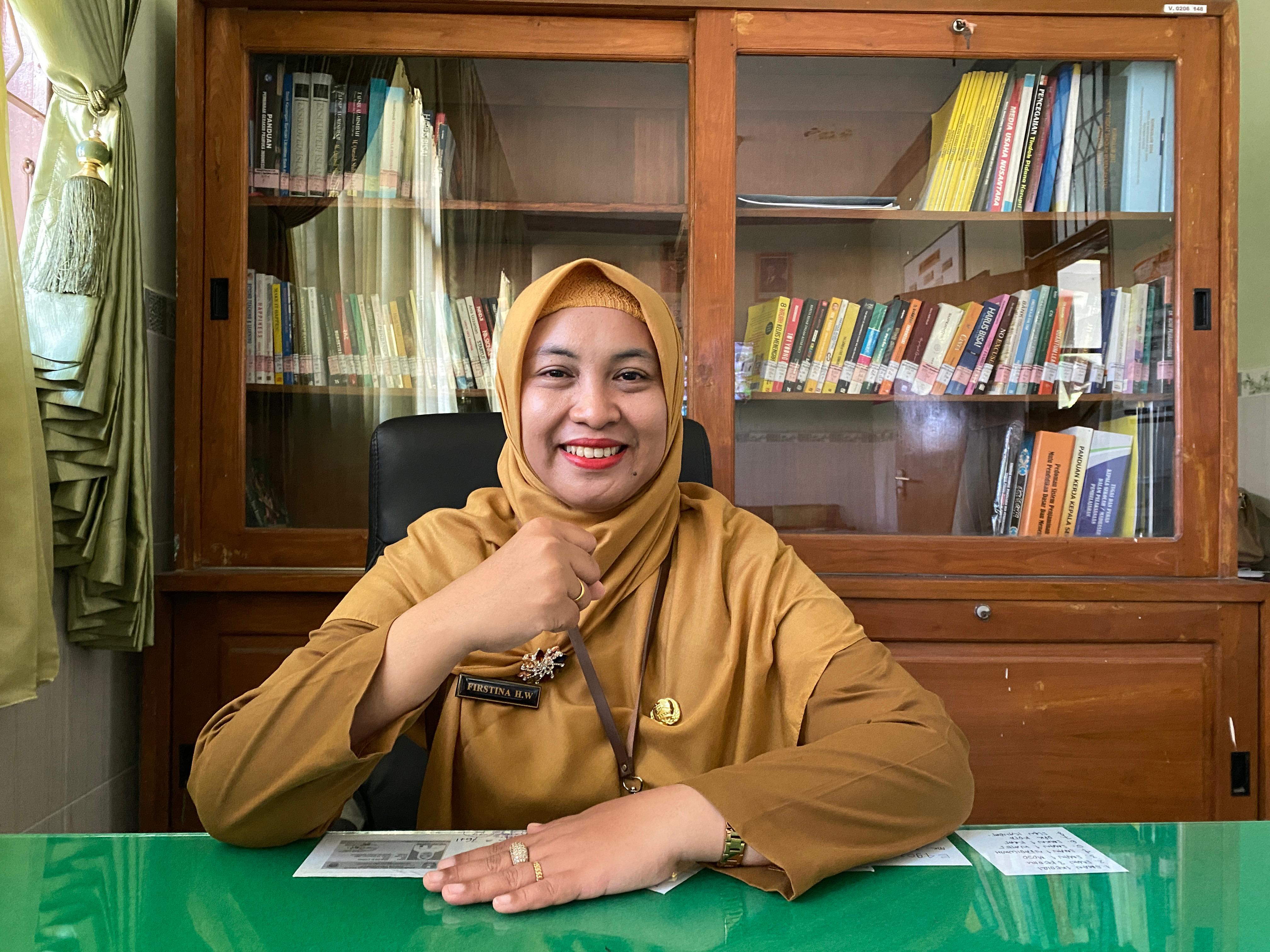 Sosok Kepala SMAN 1 Ngadiluwih Firstina Husniya Wury