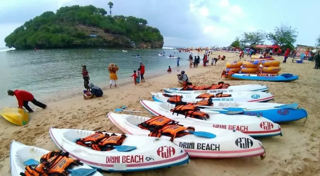 Keindahan Pantai Drini Gunungkidul