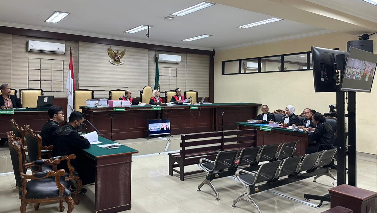 DIADILI:Suasana sidang di Tipikor Surabaya.