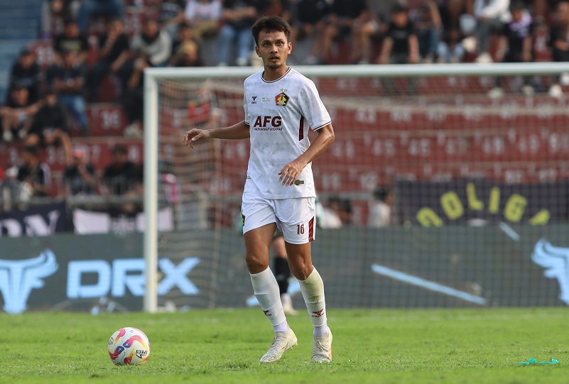 Hamra Hehanussa saat masih berseragam Persik Kediri.