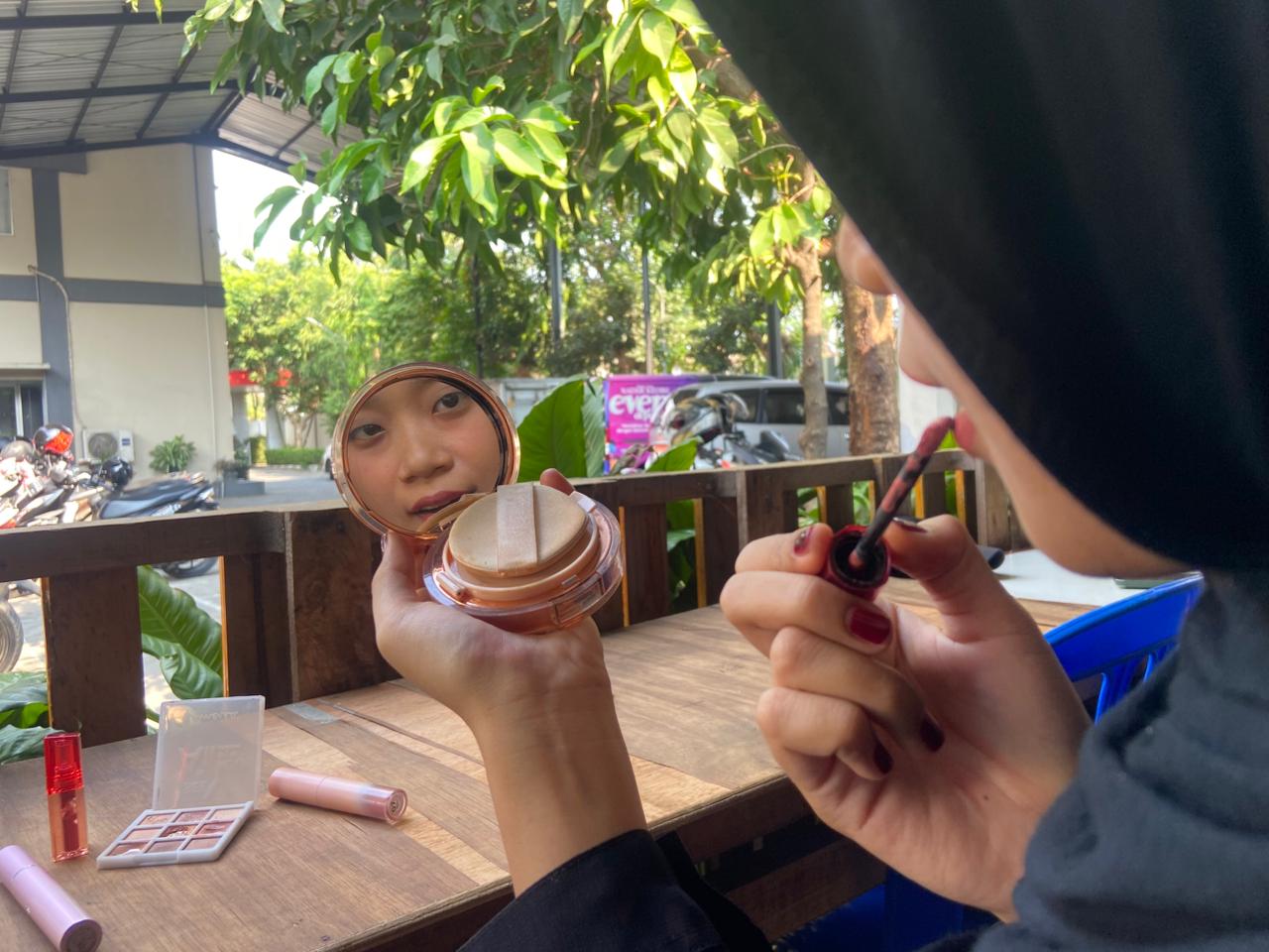 Tren make up ala seleb douyin.