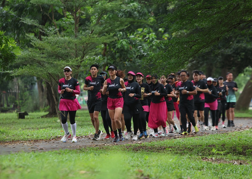 SEJUK: Sejumlah pelari mencoba rute Waru Turi Fun Run 2026 di Bendung Gerak Waru Turi dengan view yang sangat cantik.