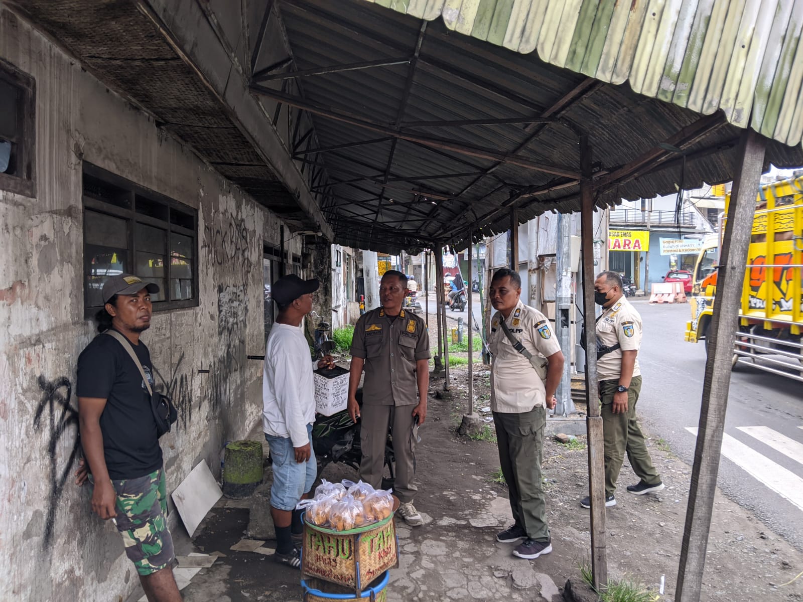 Satpol PP Kabupaten Kediri melakukan patroli untuk menjaga trantibum