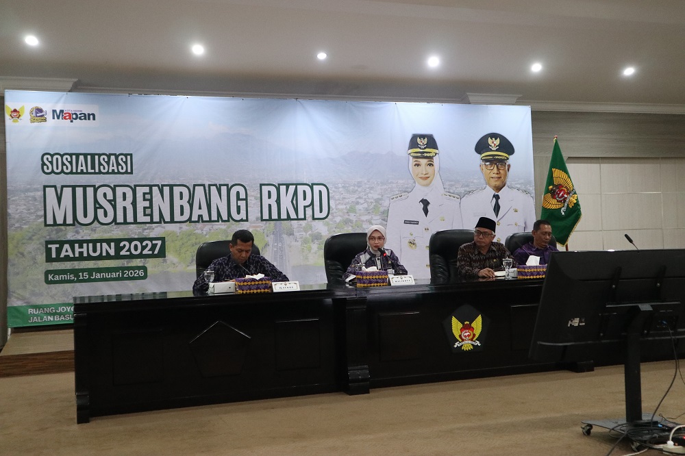 Wali Kota Kediri Vinanda Prameswati saat memimpin sosialisasi Musrenbang RKPD Tahun 2027, di Ruang Joyoboyo Balai Kota Kediri, Kamis (15/1).