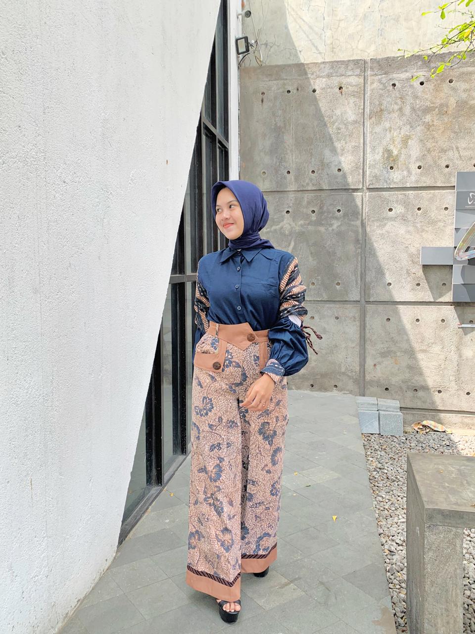Batik bisa digunakan oleh generasi Z untuk santai maupun OOTD.