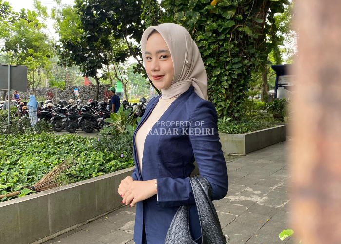 Eldita Arum Yuniar Fatma, Peraih Best Motif Terbaik 1 Ajang Putri Batik Kabupaten Kediri 2025 itu dulunya pemalu. Sekarang banyak pencapaian yang berhasil dia raih setelah mendobrak zona nyaman (Asad)