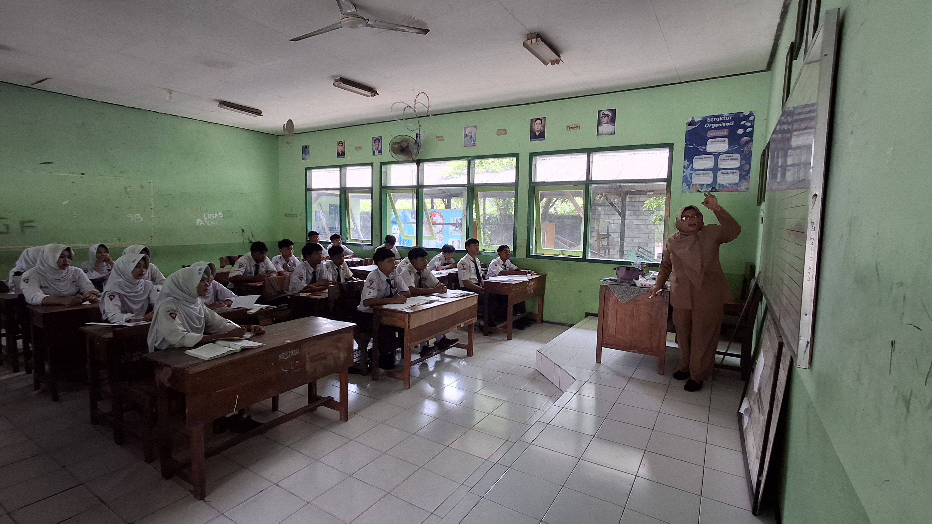 MASA DEPAN GEMILANG: Ilustrasi kegiatan belajar mengajar di salah satu SMPN di Kabupaten Kediri.