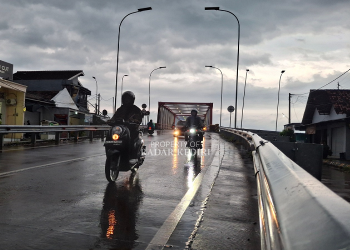 Kondisi cuaca pasca hujan deras di area Jembatan Jongbiru. (Foto: Asad M. S)