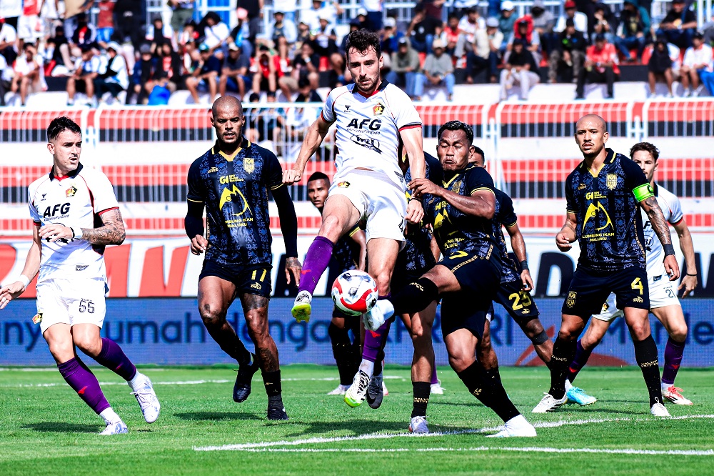 Persik Kediri vs Malut United FC.