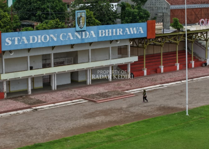 PERMAK: Pemkab Kediri melalui dinas terkait akan mempercantik Stadion Canda Bhirawa yang menjadi kebanggaan warga Pare dan sekitarnya. (Foto Wahyu Adji)