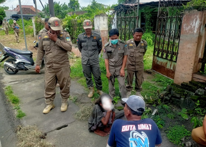 Satpol PP evakuasi orang terlantar di Tarokan