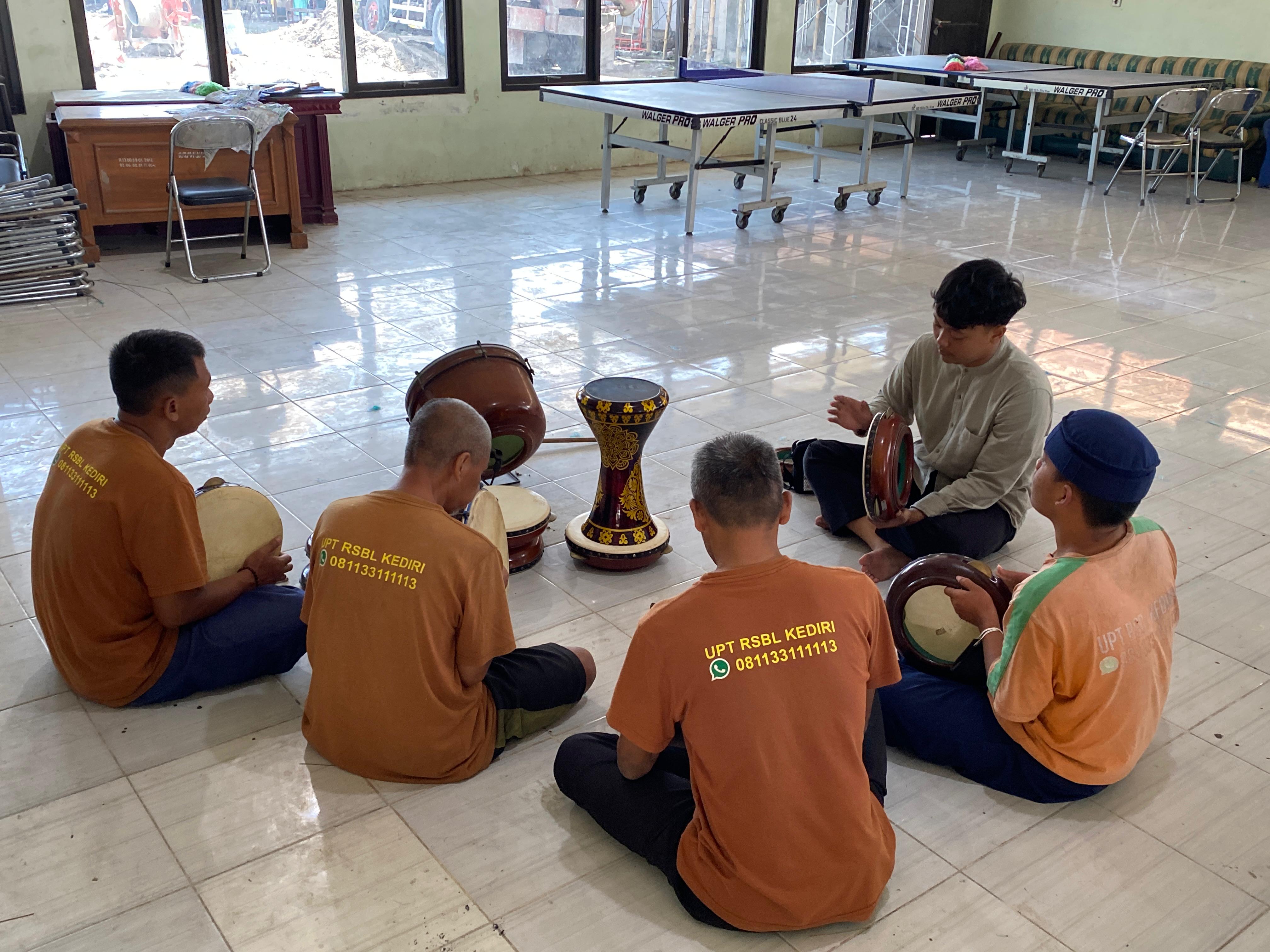 Ilustrasi ODGJ di RSBL Butuh, Kras, ketika mengikuti terapi musik pada Oktober 2025 lalu.