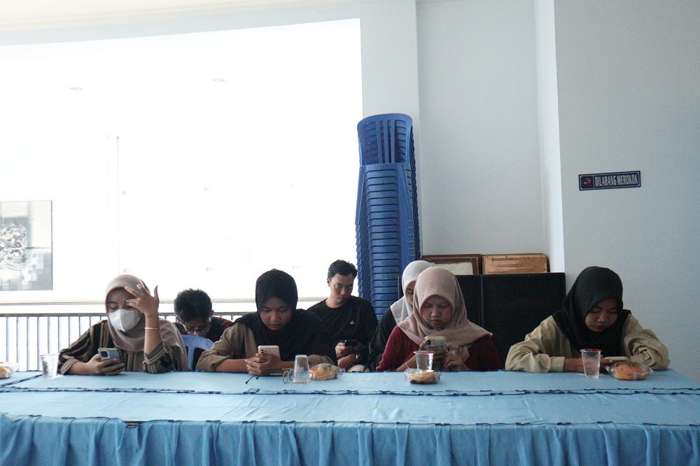 Calon volunteers Waru Turi Fun Run 2026 sedang menunggu giliran untuk interview.